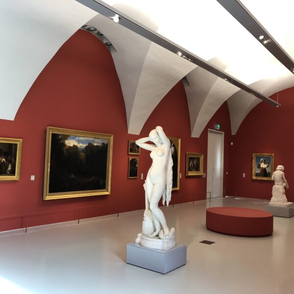 Galerie d'art rénové part Jean Cortes